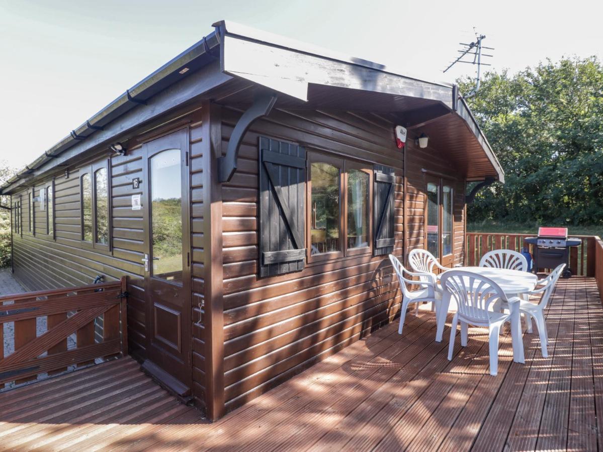 16 Amber Wood Lodge Lymington Exterior photo